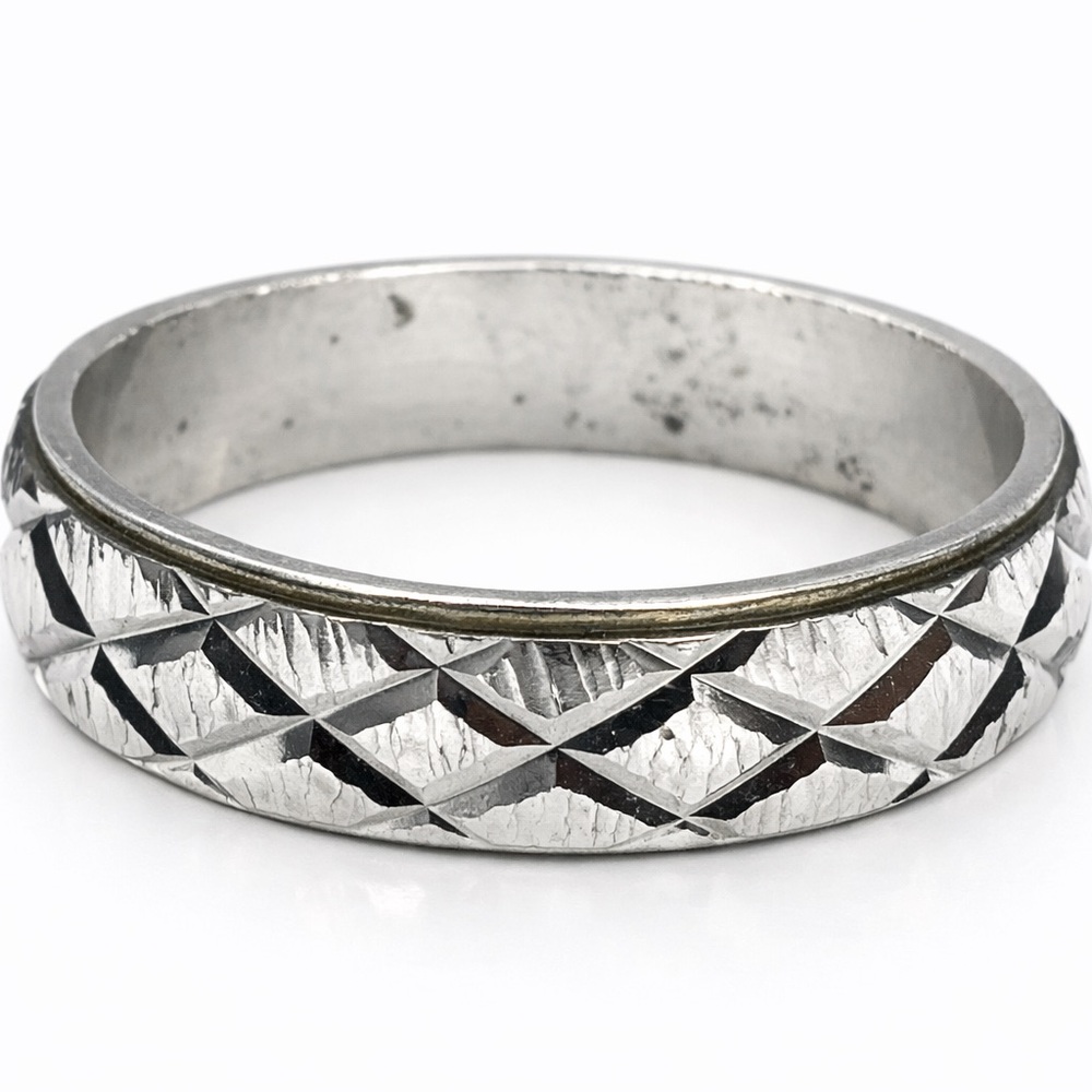 Silver Tone Diamond-Cut Band Ring Etched Geometric Pattern Sample brass Ring 10
